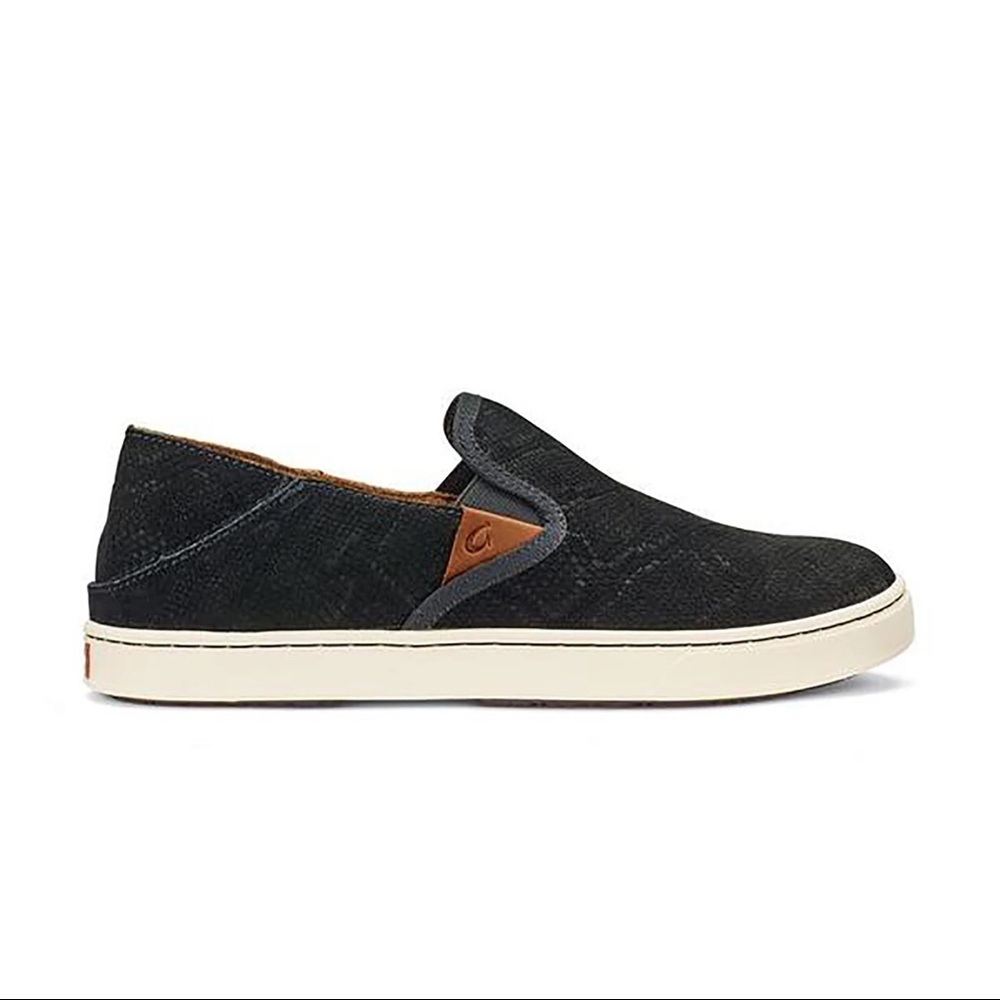 Olukai Pehuea Slip On Sneakers in Black Honu 6.5